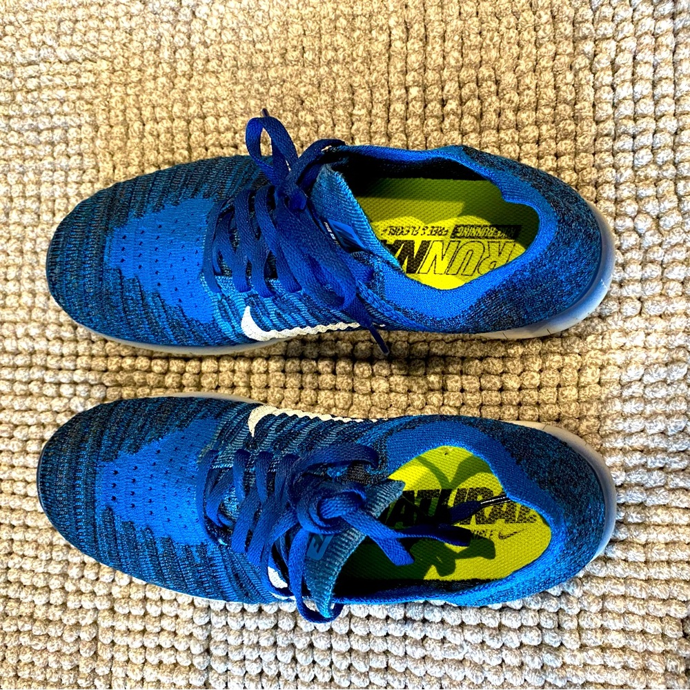 Nike free run sneakers in pristine condition